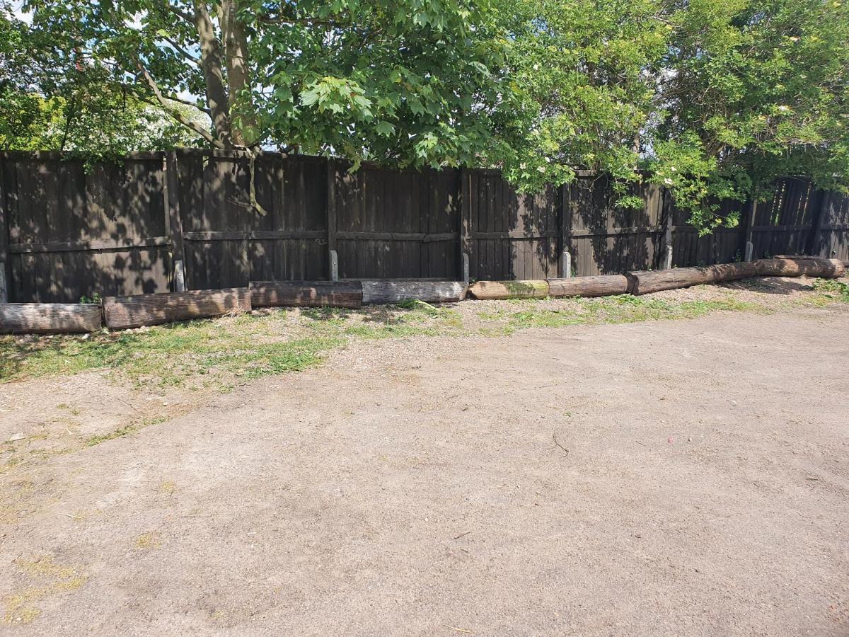 Sherwood Studio Annexe 1 Bedroom Entire Property Boston Bagian luar foto